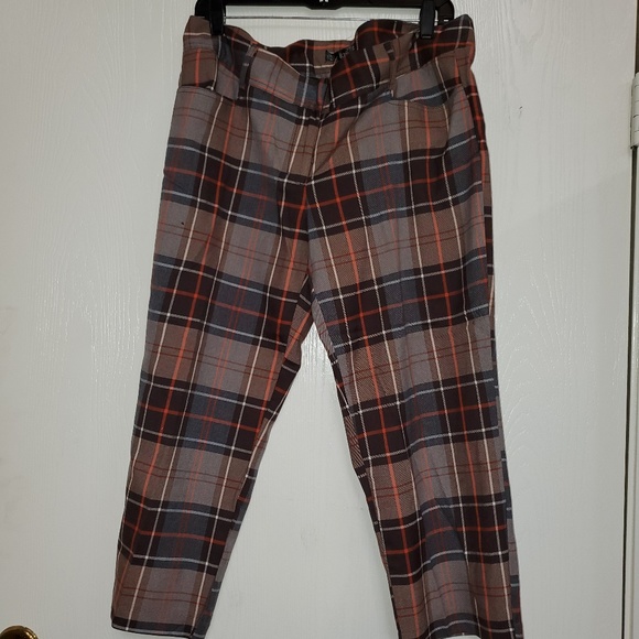 B. Tru capri pants - Picture 1 of 3